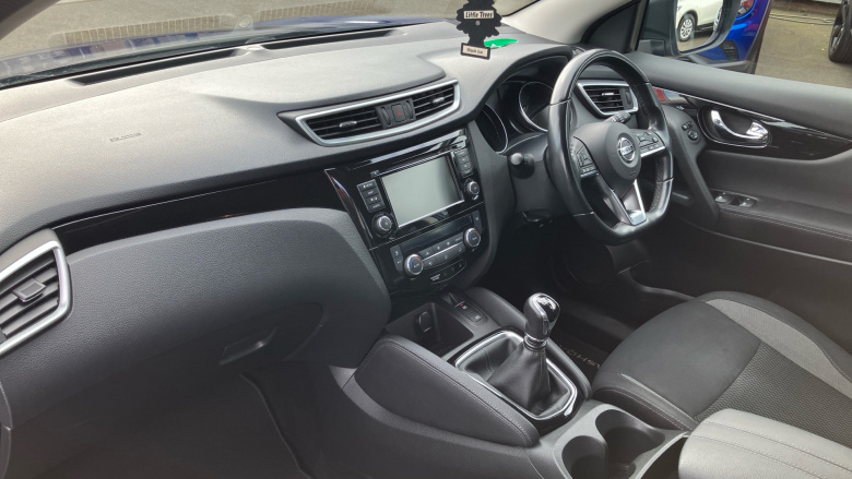 Nissan Qashqai 1.3 DiG-T Acenta Premium 5dr Petrol Hatchback